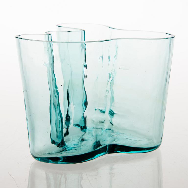 ALVAR AALTO, A '9750' vase Karhula Glassworks 1937-1949. Finland.