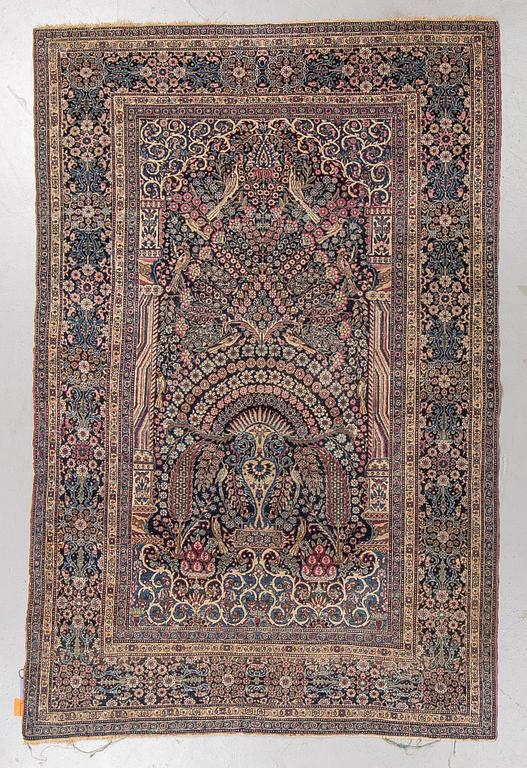 A carpet, a semi-antique Tehran, possibly, ca 220 x 142 cm.
