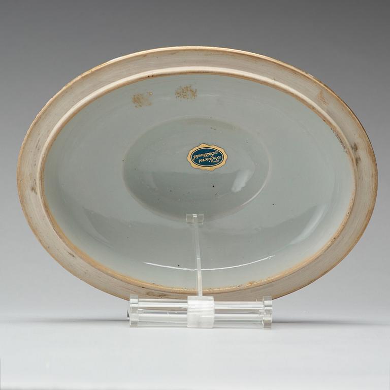 TERRIN med LOCK, porslin. Qingdynastin, Jiaqing (1796-1820).