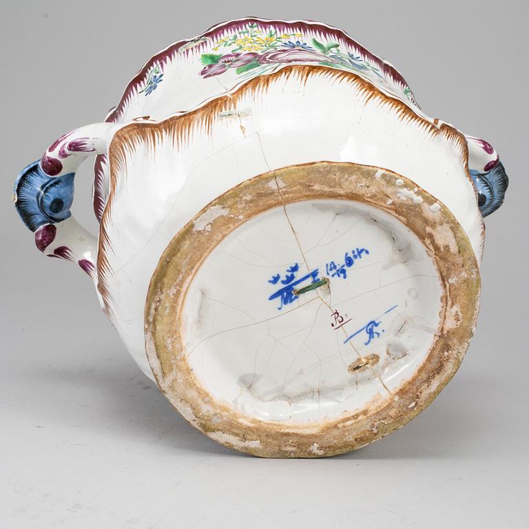 A Swedish Marieberg wine cooler, 18th Century.