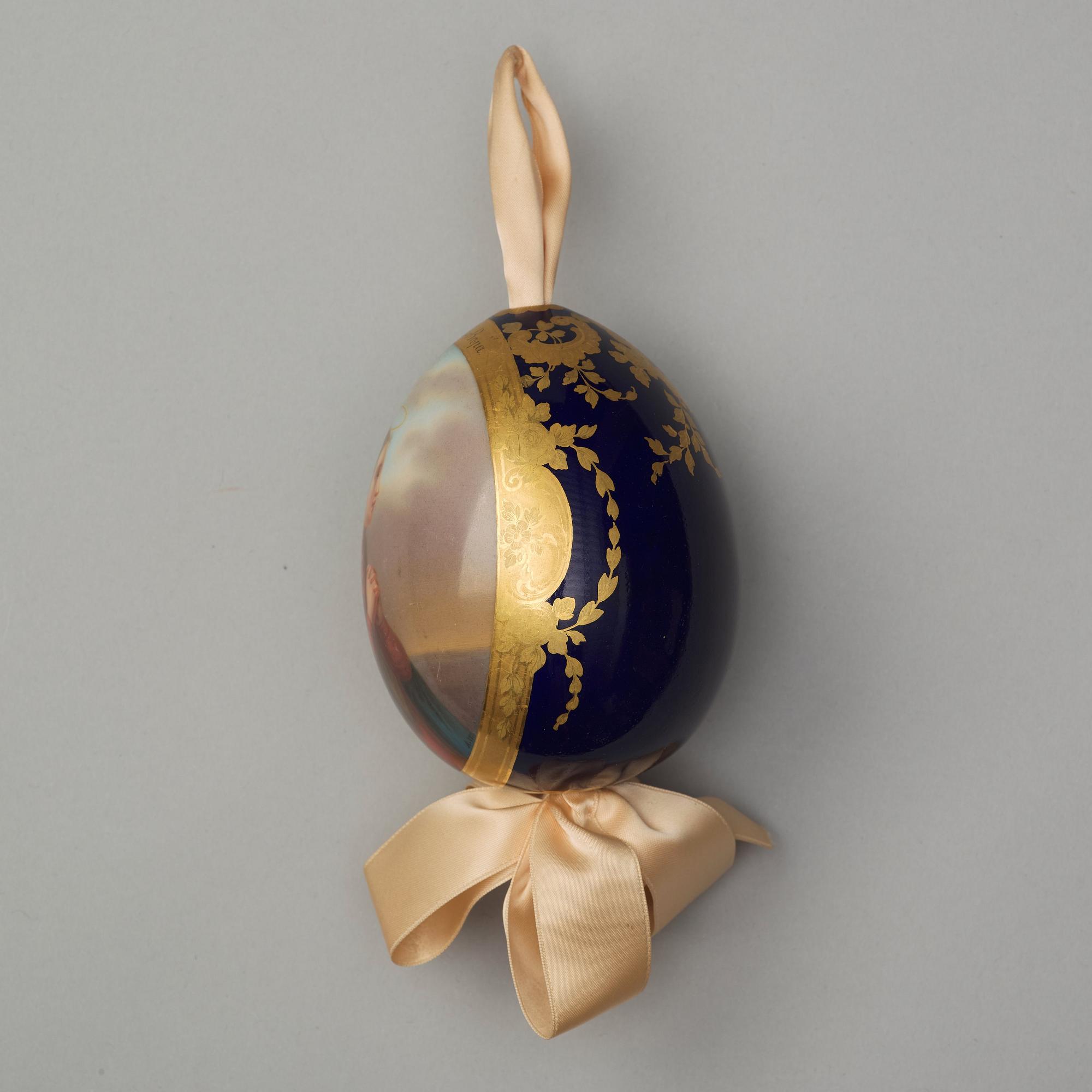 ÄGG, porslin. Ryssland, Empire, 1800-talets första hälft.