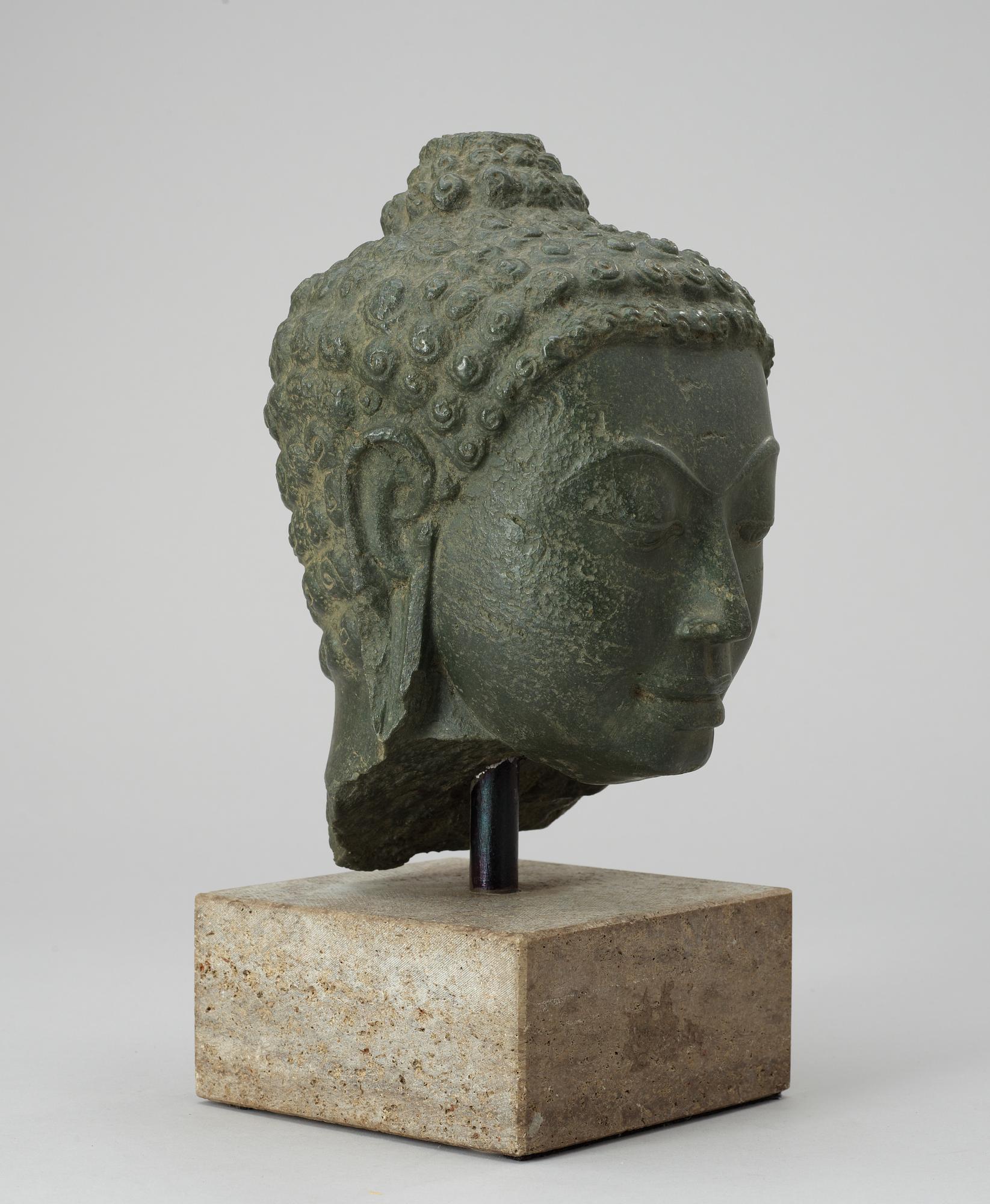 HUVUD, sten. Buddha. Thailand.