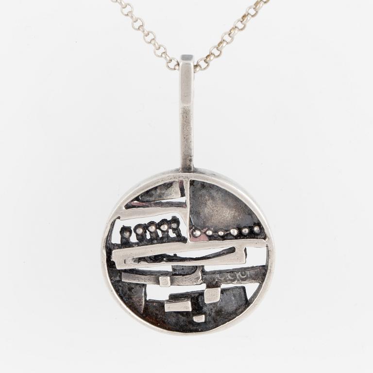 A JORMA LAINE PENDANT with chain, silver. Kultateollisuus, Turku Finland 1973.