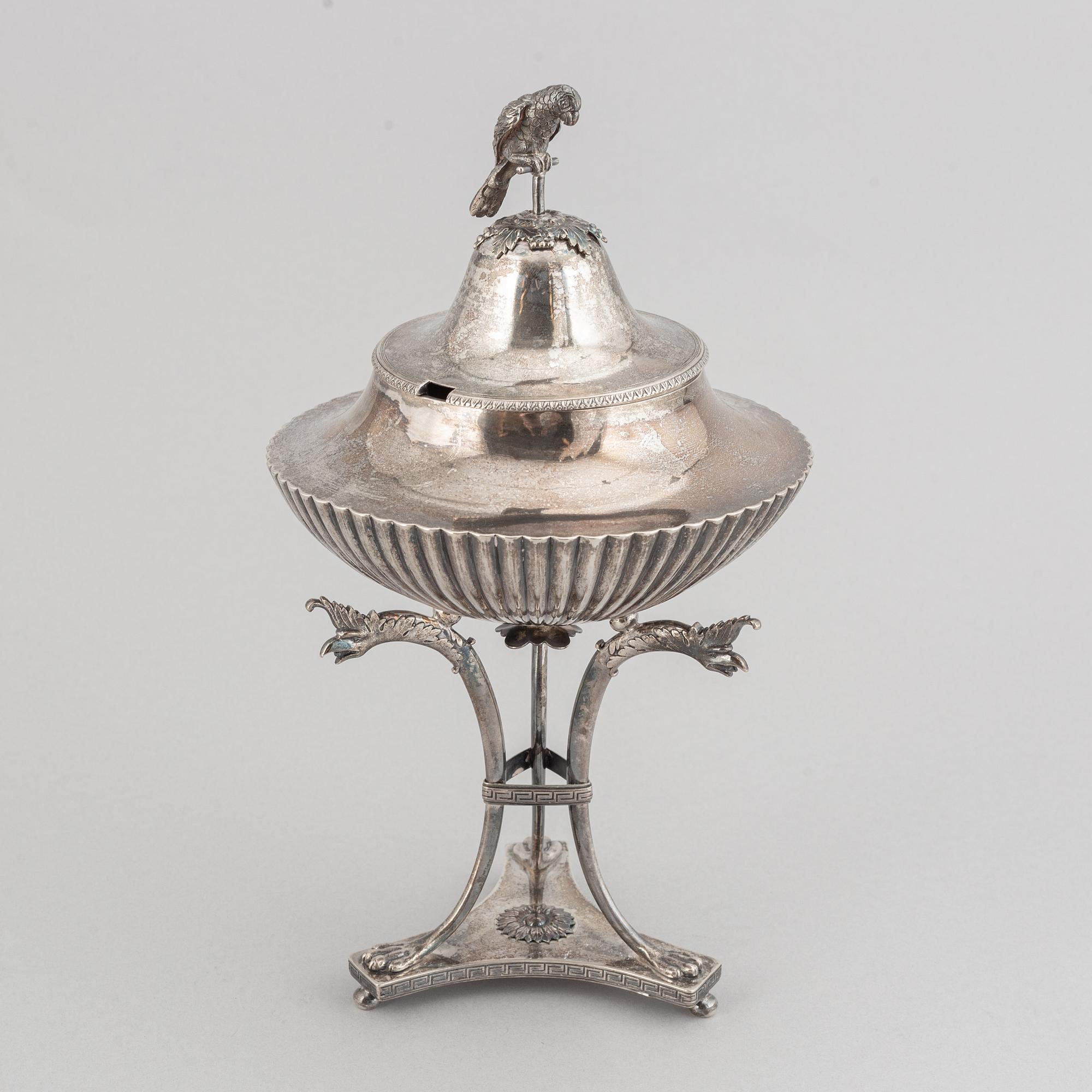 Adolf Zethelius, sockerskålar, 2 st snarlika, silver, Stockholm 1812 + 1819.