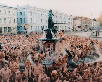 Spencer Tunick, c-print, signerad och daterad 2002, 2008 och numrerad 1/6 a tergo.