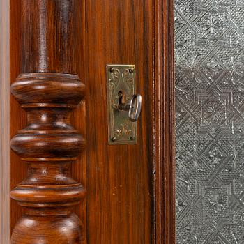 Bokskåp, nyrenässansstil, 1800-talets slut.