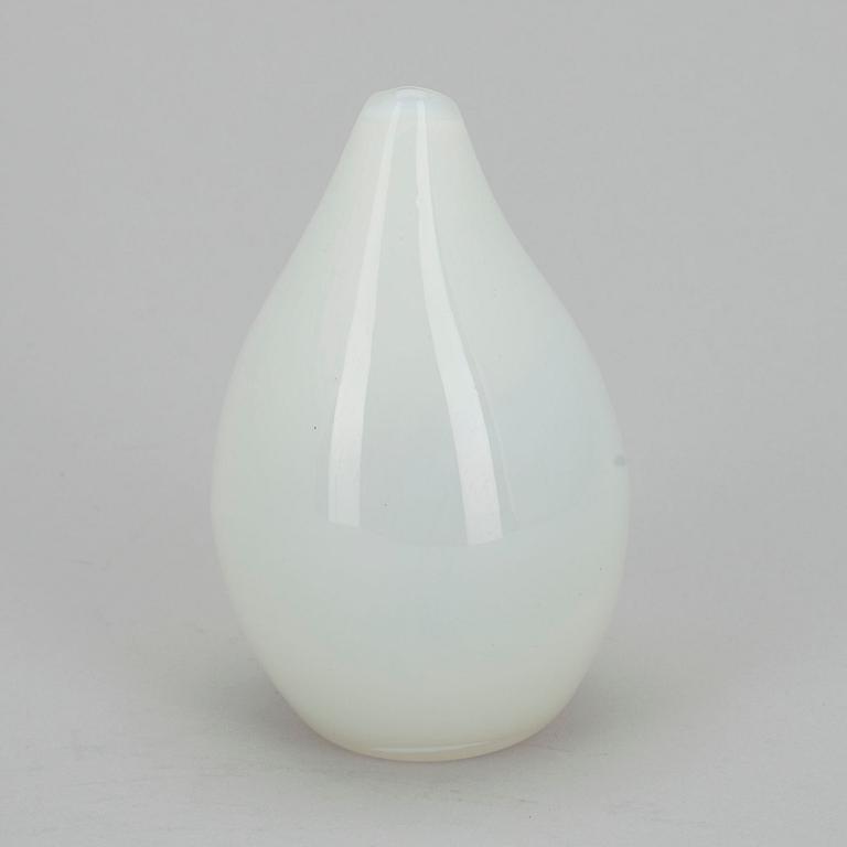 KONSTGLAS, signerad Tapio Wirkkala Iittala, höjd 12,5 cm.