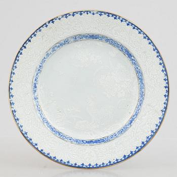 A Chinese enamelled blue and white porcelain plate, Qing dynasty, Yongzheng (1723-35).