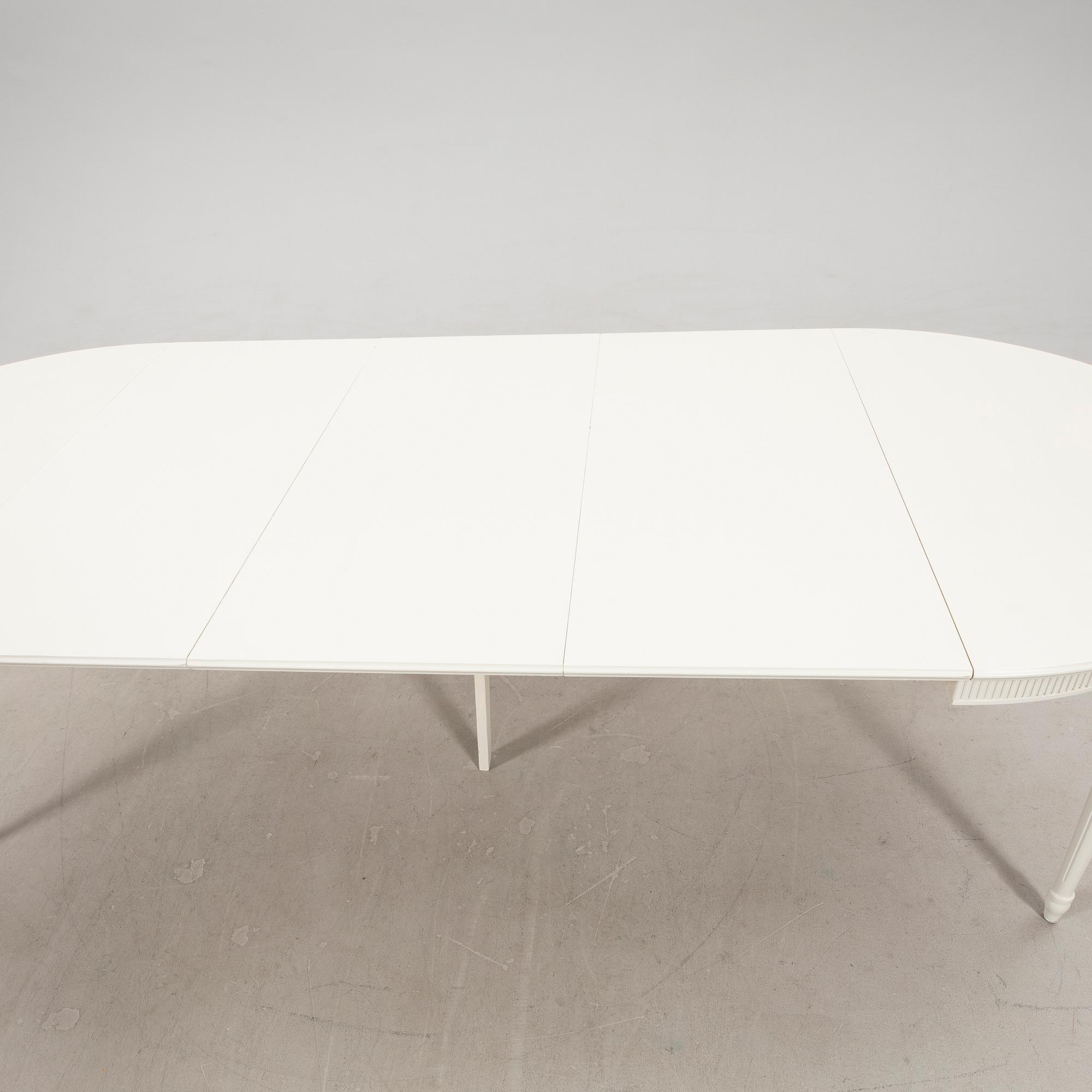 Matbord gustaviansk stil 1900-tal.