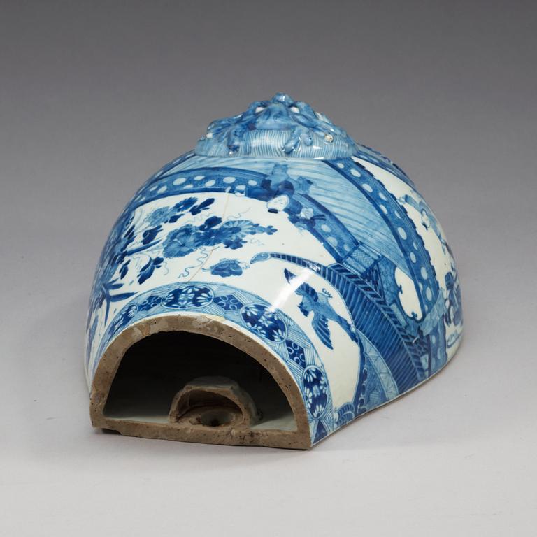 A blue and white wall fountain/cistern, Qing dynasty Kangxi (1662-1722).