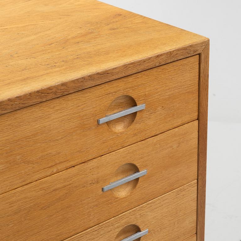 Hans J. Wegner, an oak chest of drawers, Ry Möbler, Denmark, 1950's/60's.