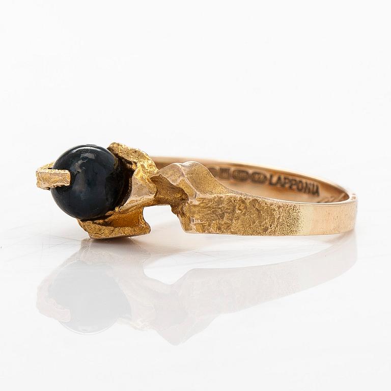 Björn Weckström, ring, "Gömd agat", 14K guld och mossagat. Lapponia 1975.