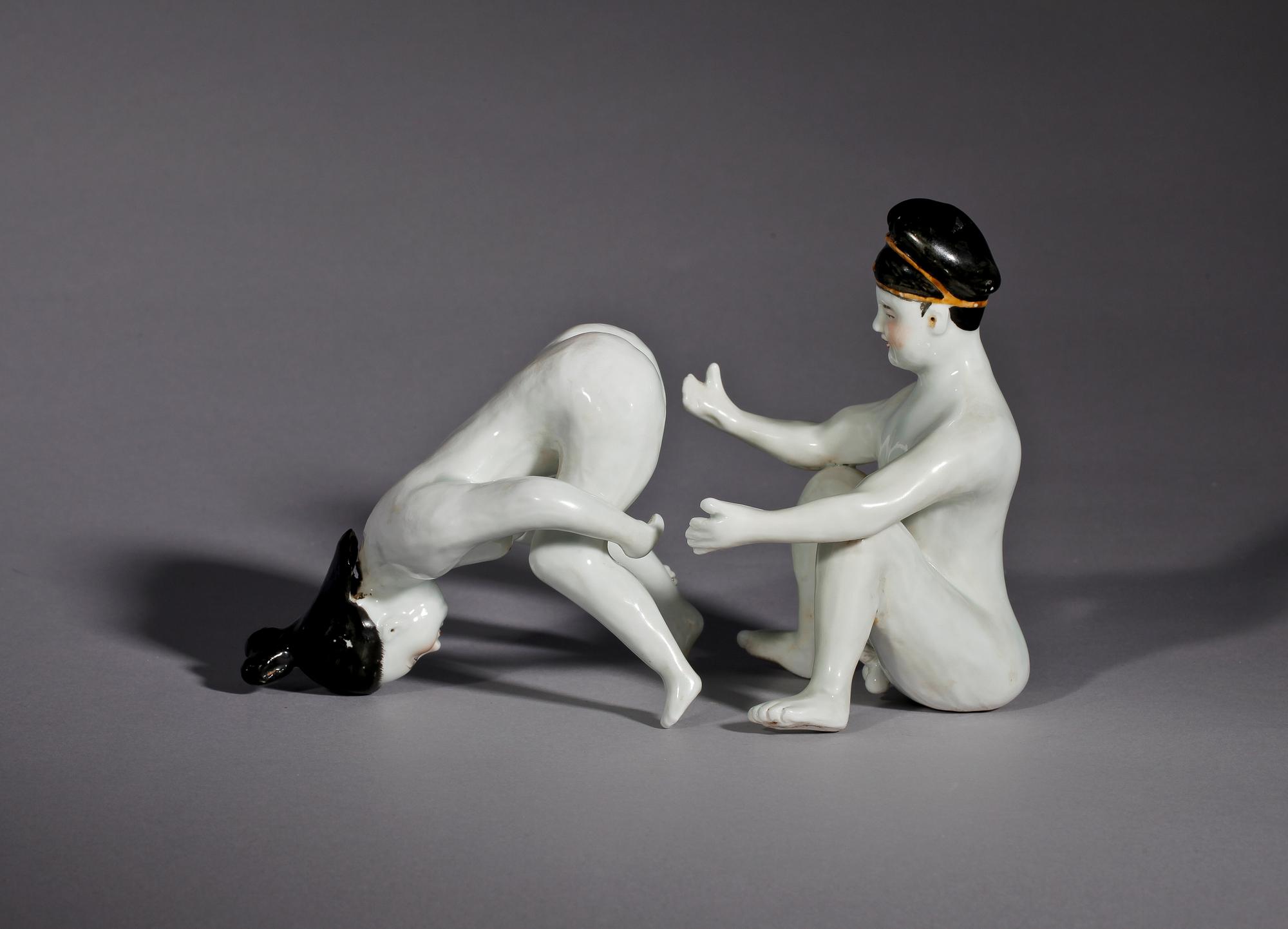 FIGURINER, 2 st, porslin, Kina. 1900-tal.