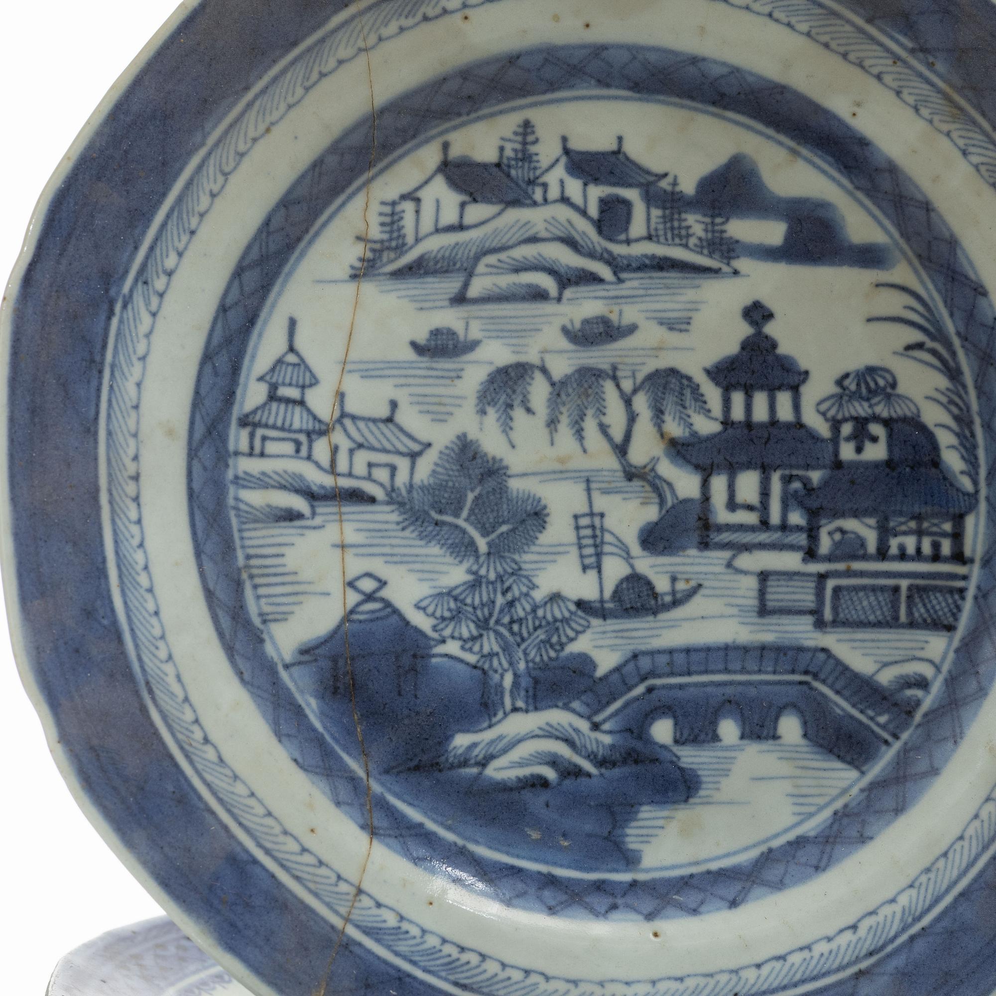 Tallrikar, 16 stycken, kompaniporslin, Kina, Qingdynastin, 1800-tal.