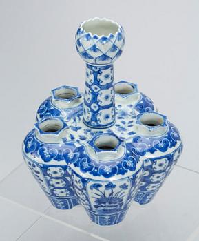 TULPANVAS, porslin, Kina, 1800-tal.