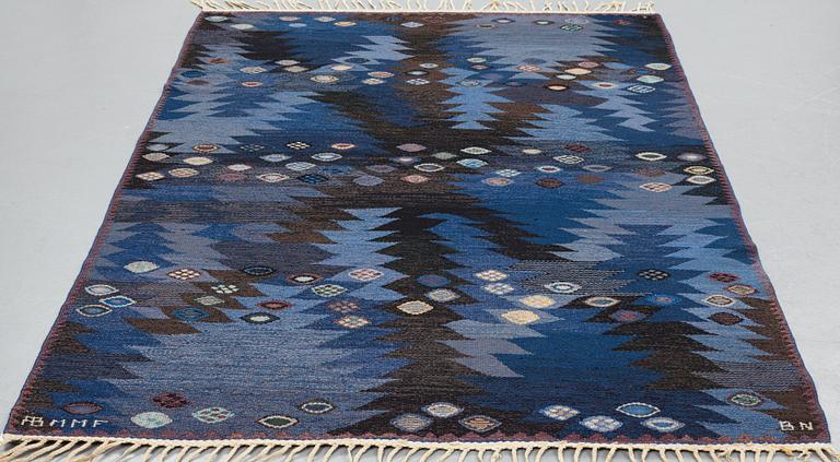 Barbro Nilsson, matto, "Tånga blå", flat weave, ca 226 x 151-154 cm, signed AB MMF BN.