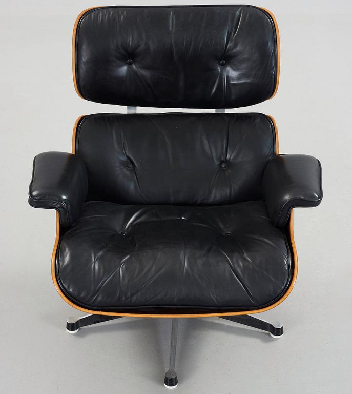 A Charles & Ray Eames 'Lounge Chair', Vitra.