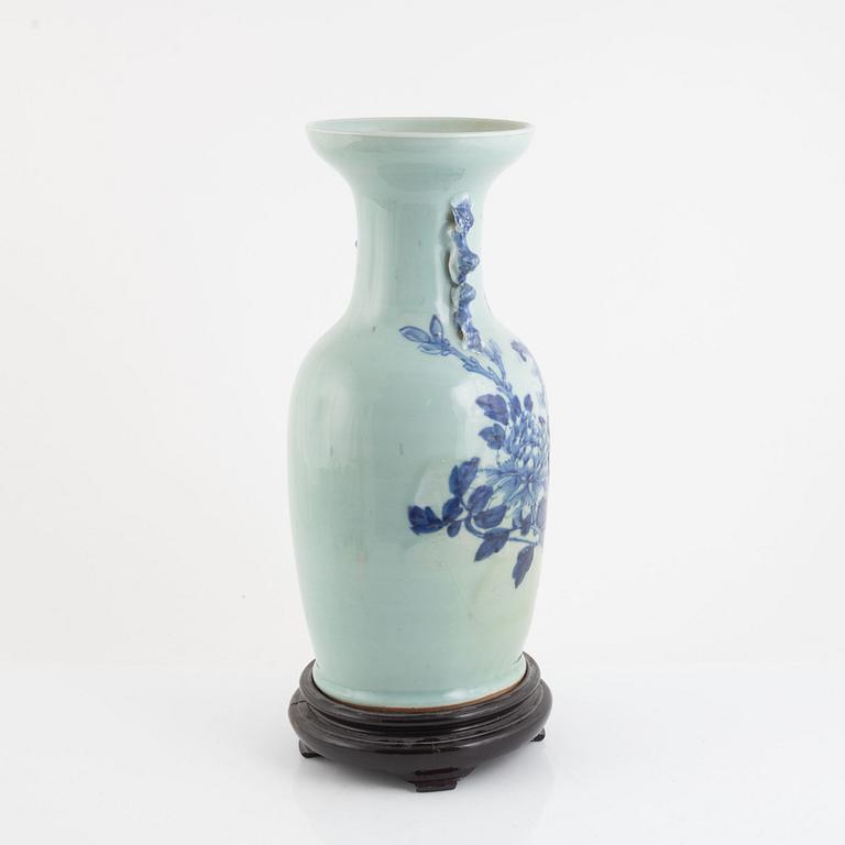 Floor vases, porcelain, China, circa 1900.