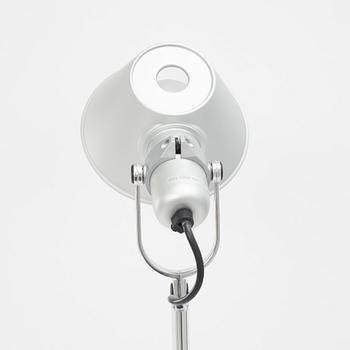 Michele De Lucchi & Giancarlo Fassina, golvlampor, ett par "Tolomeo", Artemide, Italien.