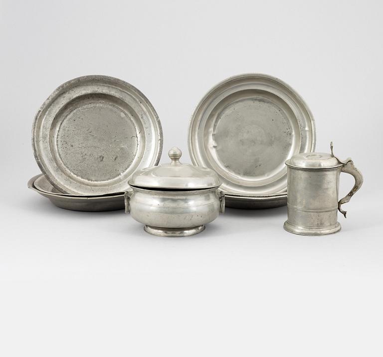 A set of eight pewter pieces, Sweden, 18th/19th Century.