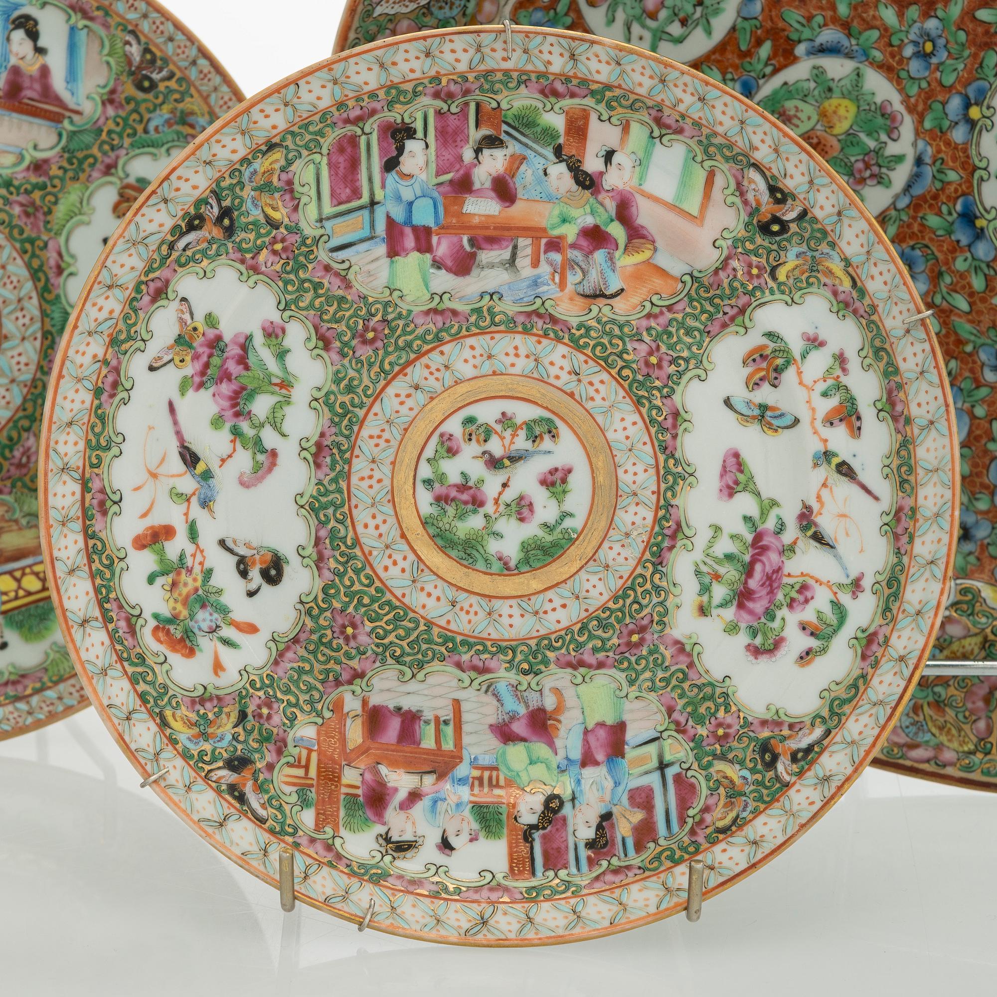 koristelautasia 4 kpl ja tarjoiluvati, Kiina, 1800-luku.