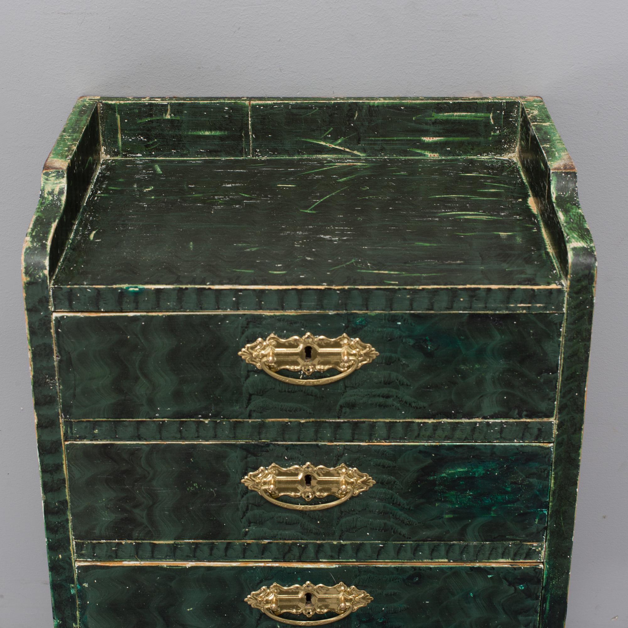 VÄGGBYRÅ, omkring år 1900.