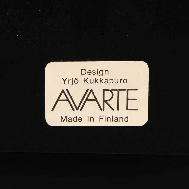 YRJÖ KUKKAPURO, nojatuolipari ja sohvapöytä, "Experiment", Avarte 1980-luku.