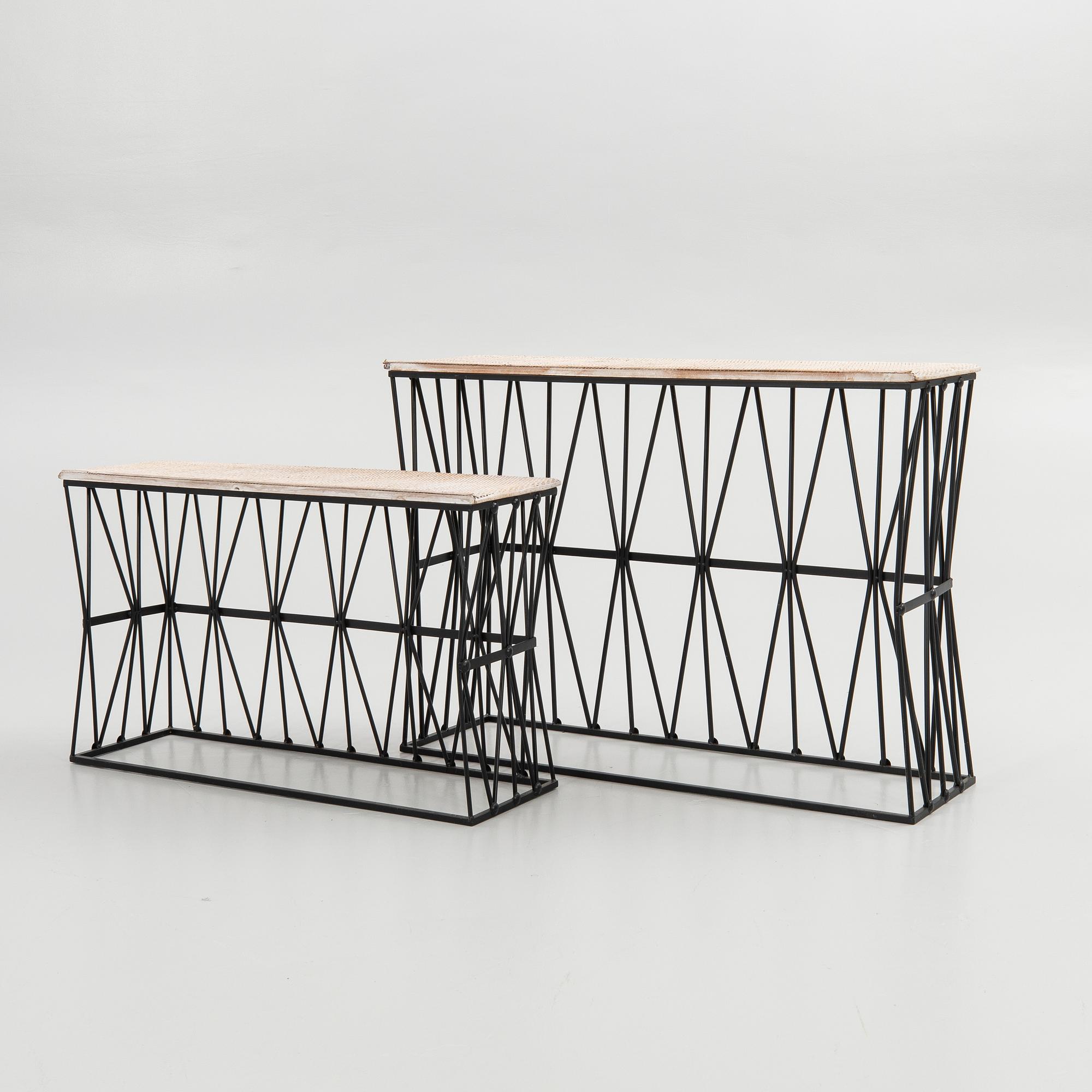 Flower table, 2 pieces, 20th/21st century.