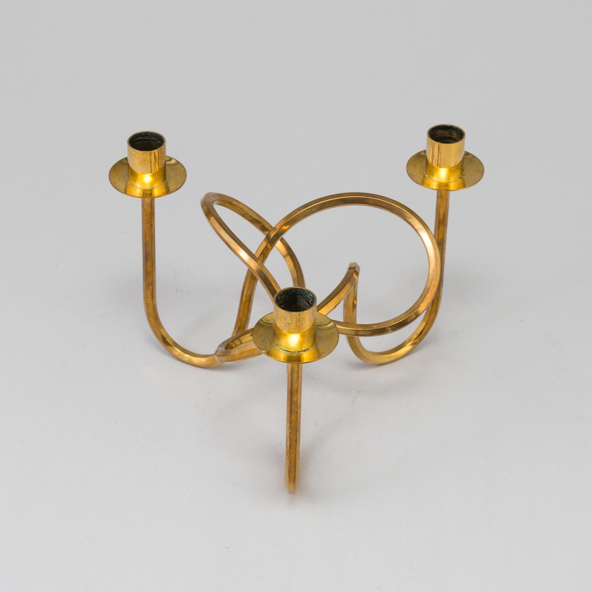 JOSEF FRANK, ljusstake, mässing ”Vänskapsknuten”, Firma Svenskt Tenn, 1900-tal.