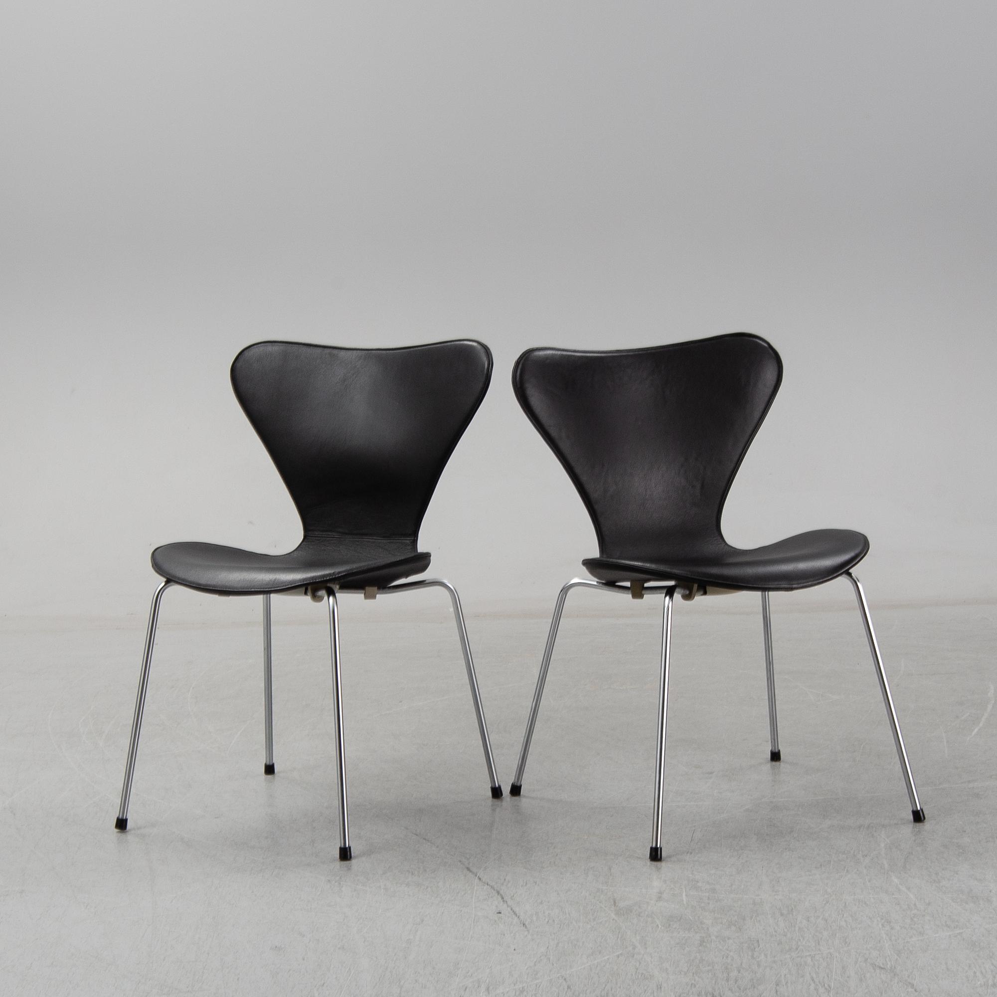 ARNE JACOBSEN, stolar, ett par, "Sjuan" för Fritz Hansen.
