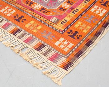 Märta Måås-Fjetterström, matto, "Bäckahästen", flat weave, ca  306,5-310 x 203-205,5 cm, signed MMF.