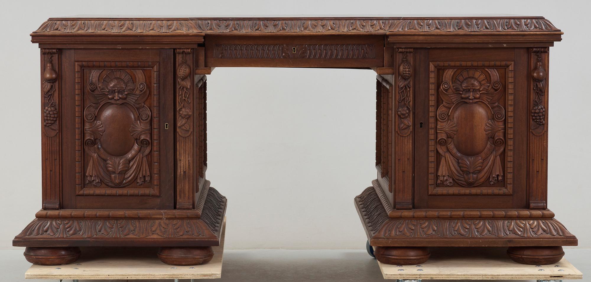 SKRIVBORD, renässansstil, 1900-talets början.