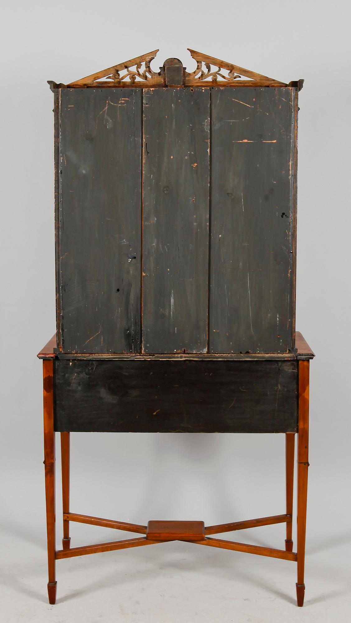 VITRINSKÅP, England, 1900-talets första hälft.