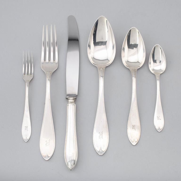 BESTICK, 60 delar, silver, MGAB, Uppsala 1913, spetsmodell. Vikt ca 2519 gram. Tolv matknivar, nysilver, medföljer.
