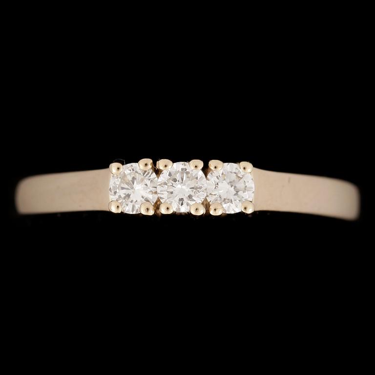 RING, 14k guld med diamanter tot 0,21ct. Vikt ca 2,62 gram.