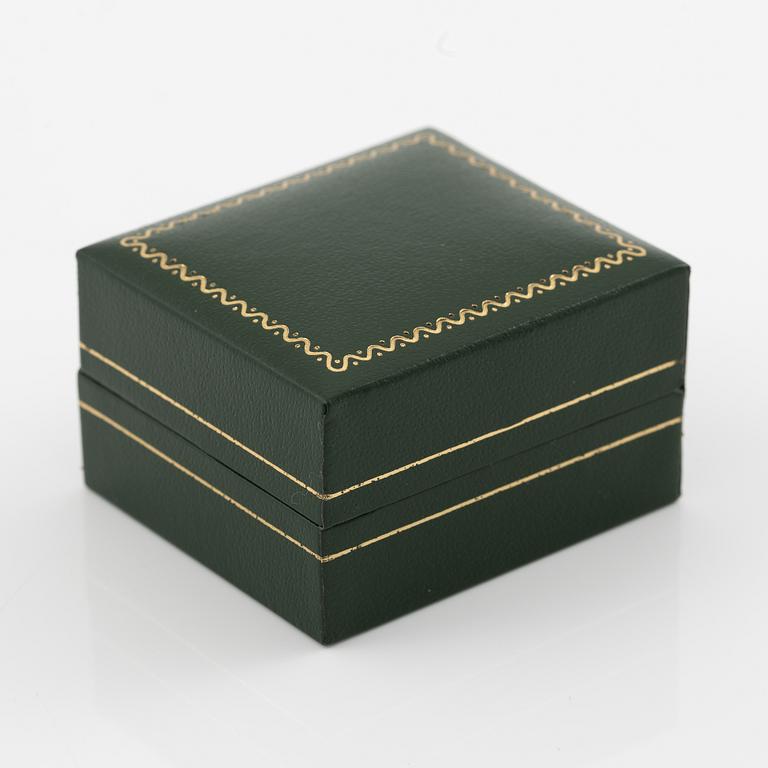 Ole Lynggaard ring 18K white gold with a cabochon-cut aquamarine and a round brilliant-cut diamond.