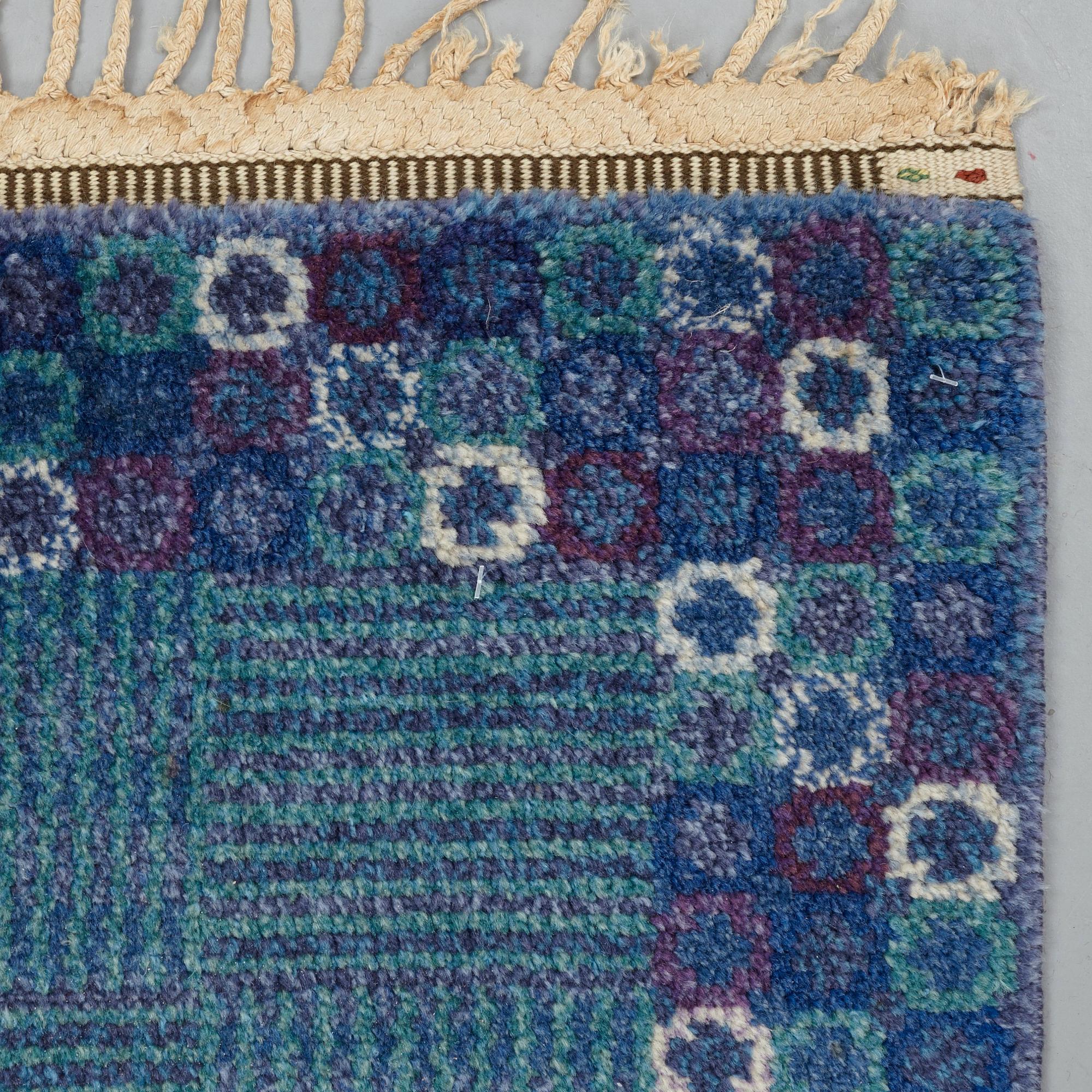 Barbro Nilsson, matta, "Stjärnflossan, blå", flossa, ca 250-253 x 249-253 cm, signerad AB MMF BN.