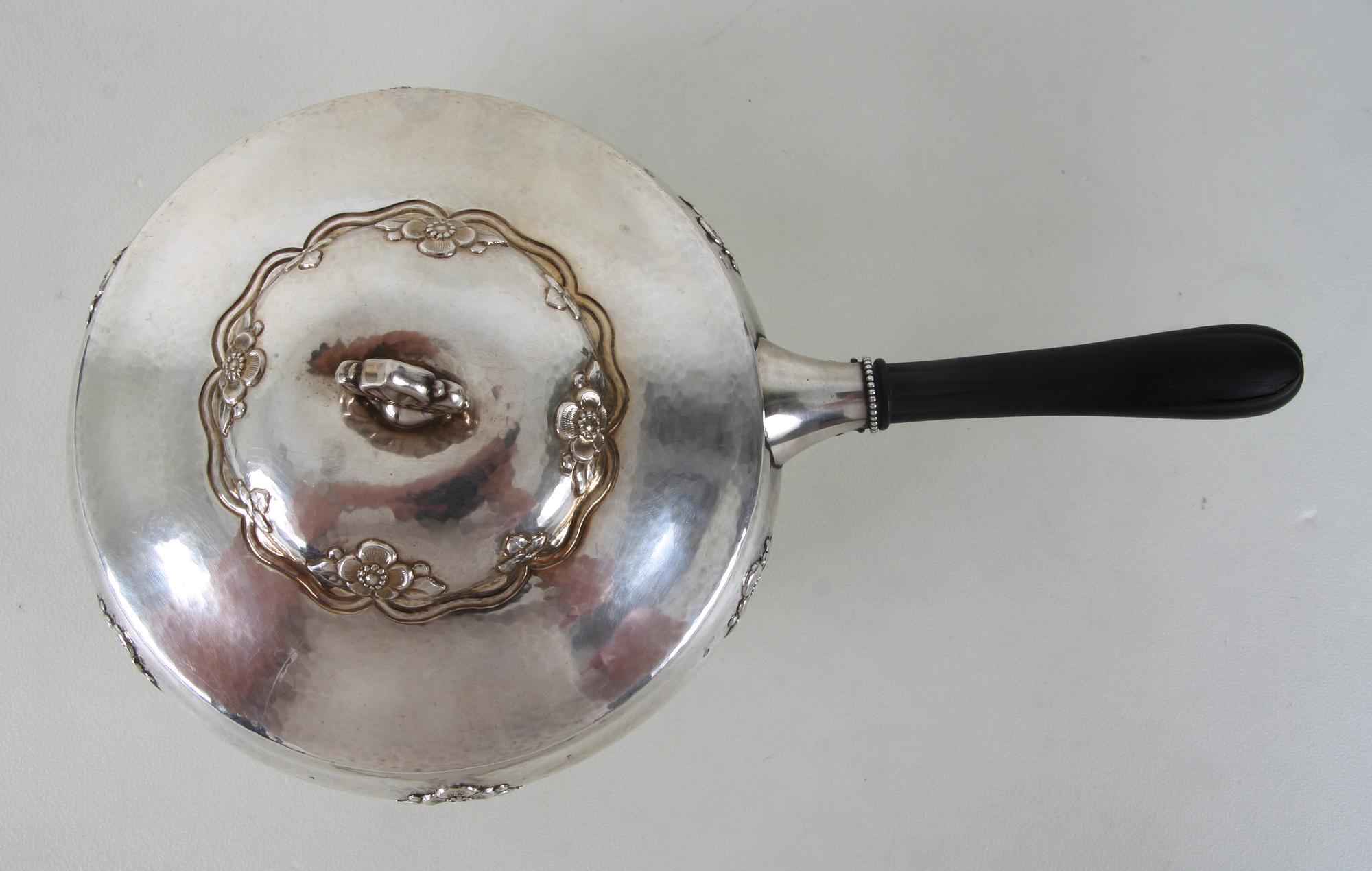 KAROTT MED LOCK, silver, importstämplar, C G Hallberg 1919.