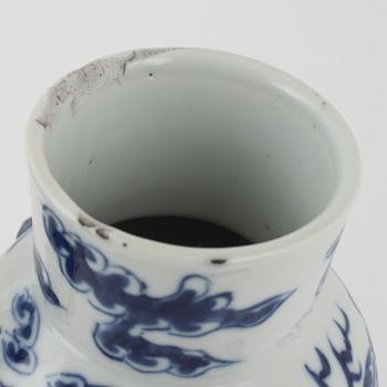 A pair of Chinese blue and white vases, Qing dynasty, 19th century.