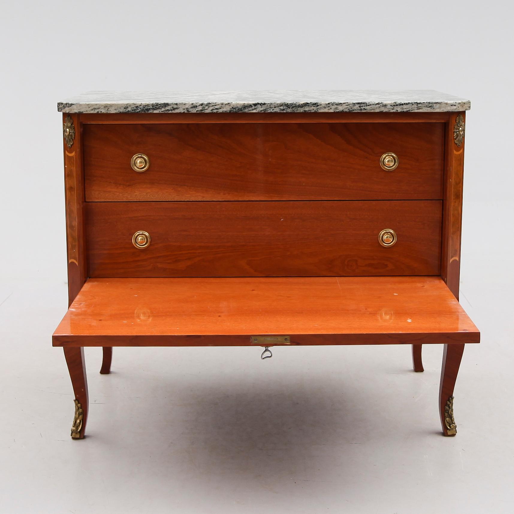 BYRÅ, gustaviansk stil, 1900-talets andra hälft.