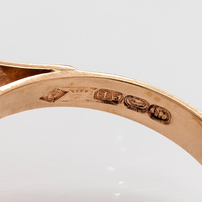 Ring, fasettslipad ametist, 14K guld, Helsingfors.