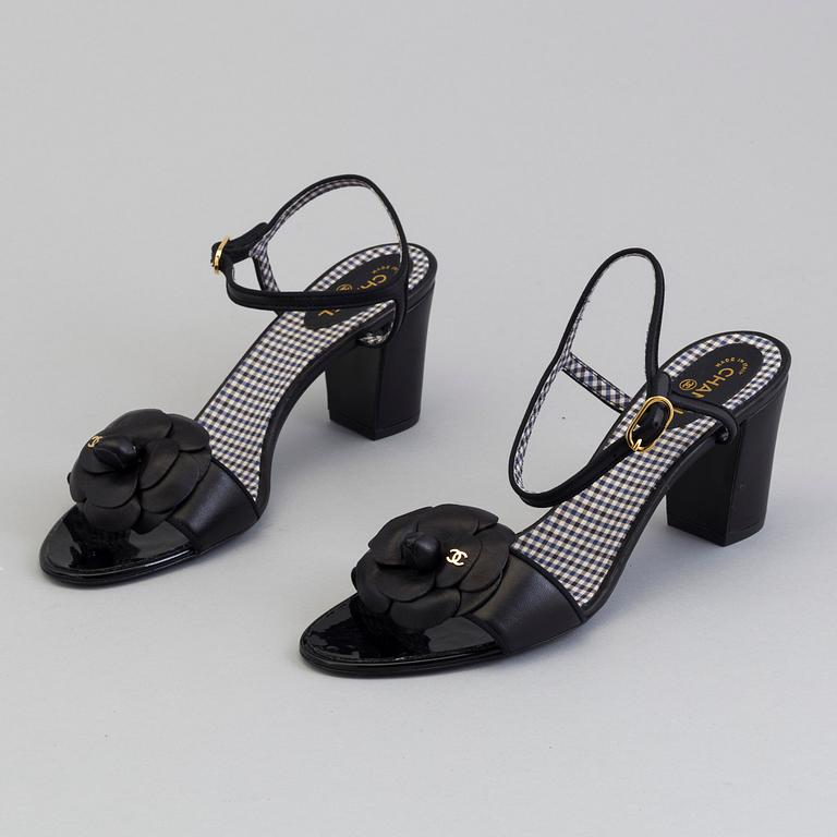 Shoes/slingbacks by Chanel, size 41.