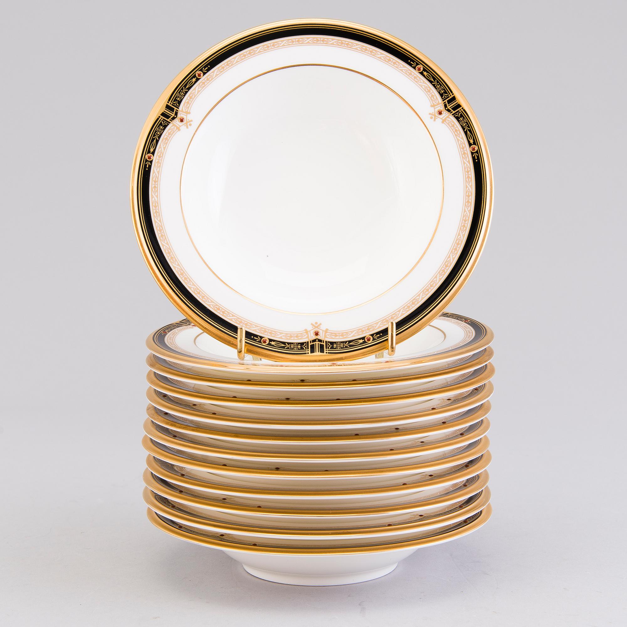 A Japanese 84-pcs Noritake porcelain coffee set and dinnerware from the end of the 20th Century.