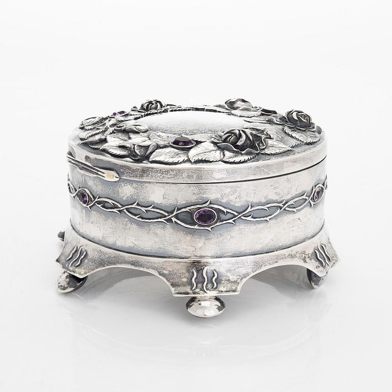 A silver jewellery box with cut amethysts, Sahlstedt, Turku 1921.