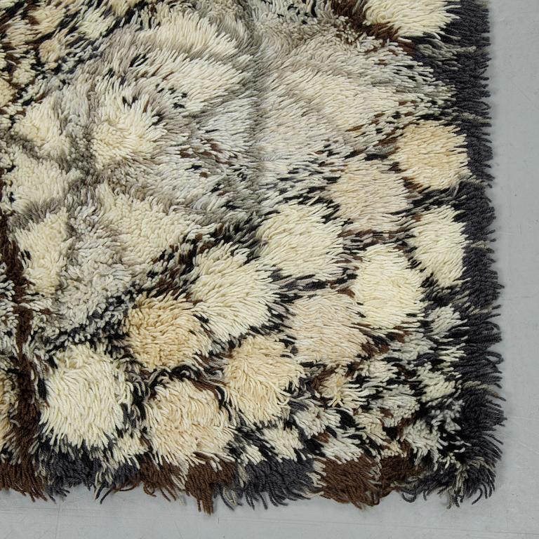 Marianne Richter, a carpet, "Löfstad", a machine made pile, ca 192 x 136 cm.