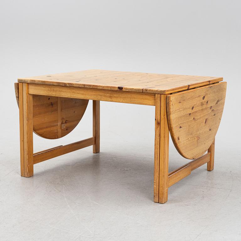 A dining table, second half of the 20th Century.