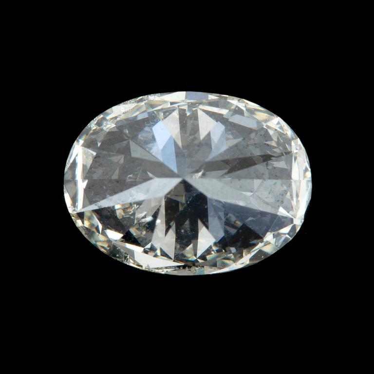En oval briljantslipad diamant vikt 2.94 ct kvalitet ca K/L- si2/p1.