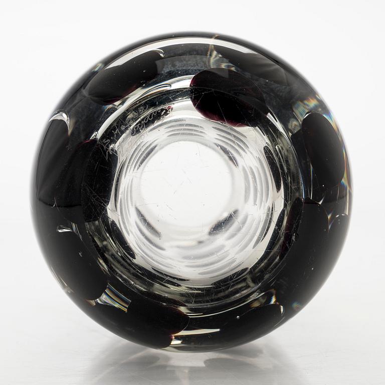 Saara Hopea, a 'Panther' glass vase, signed S. Hopea Nuutajärvi Notsjö -58.