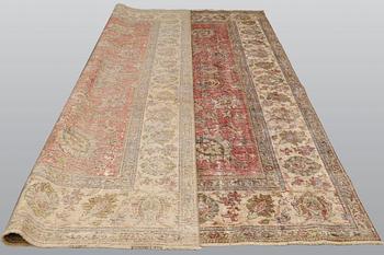Matta, orientalisk, ca 385 x 267 cm.
