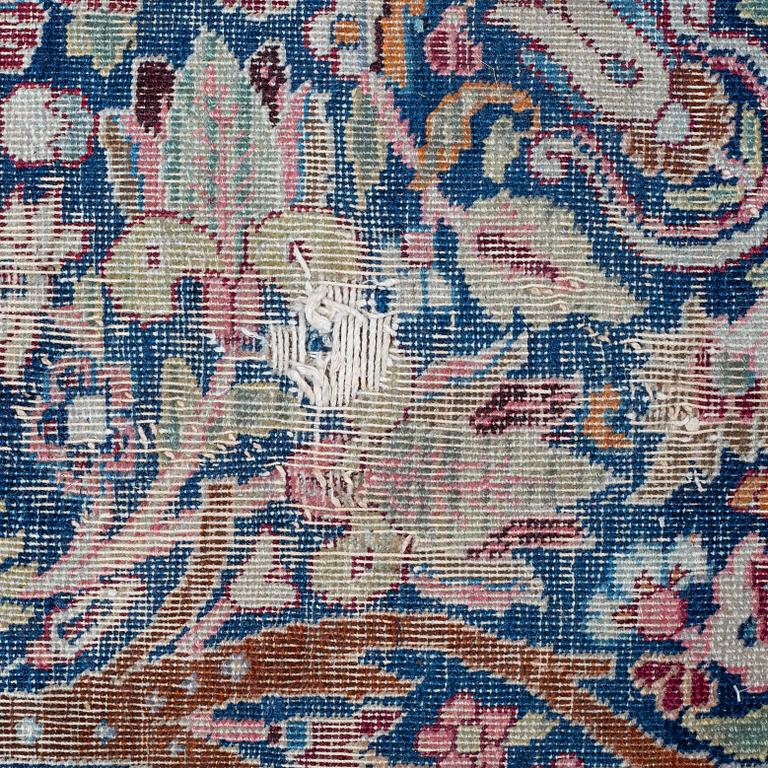 MATTO, an antique/a semi-antique Kerman, ca 384,5-391,5 x 314,5-323 cm.